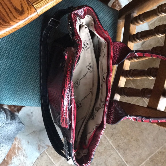 Beautiful Black/Red Animal Print Handbag - Picture 4 of 5